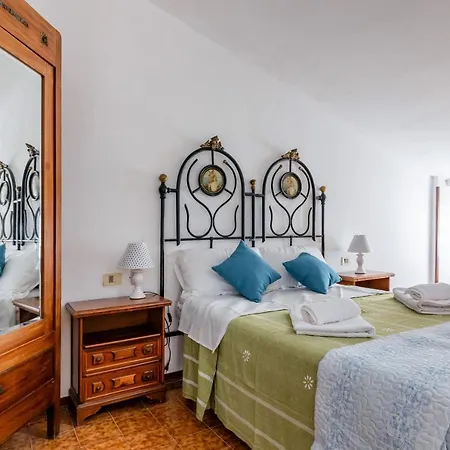 Guesthost - Le Finestre Sul Corso Roomy With Terrace Lejlighed *