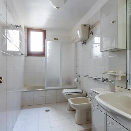 Guesthost - Le Finestre Sul Corso Roomy With Terrace Lejlighed Assisi