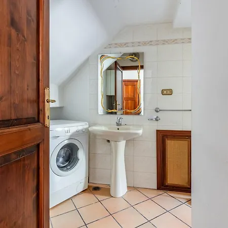 Le Finestre Sul Corso Roomy With Terrace Assise