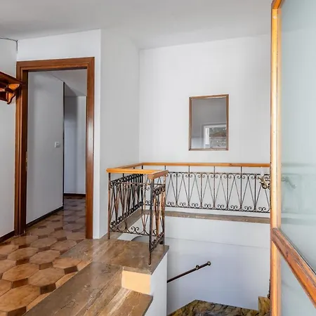 Appartement Le Finestre Sul Corso Roomy With Terrace Assise