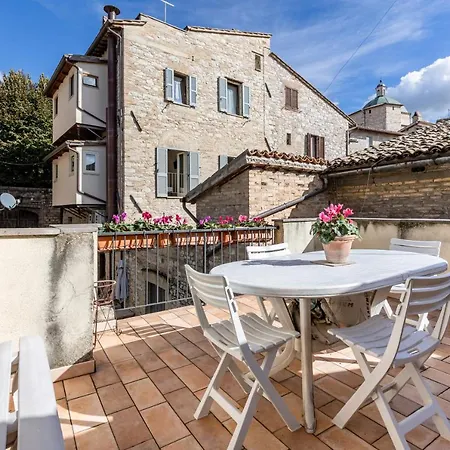 Apartment Guesthost - Le Finestre Sul Corso Roomy With Terrace