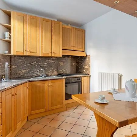 Guesthost - Le Finestre Sul Corso Roomy With Terrace Apartment Assisi