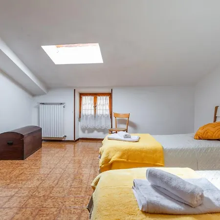 Guesthost - Le Finestre Sul Corso Roomy With Terrace Apartment *